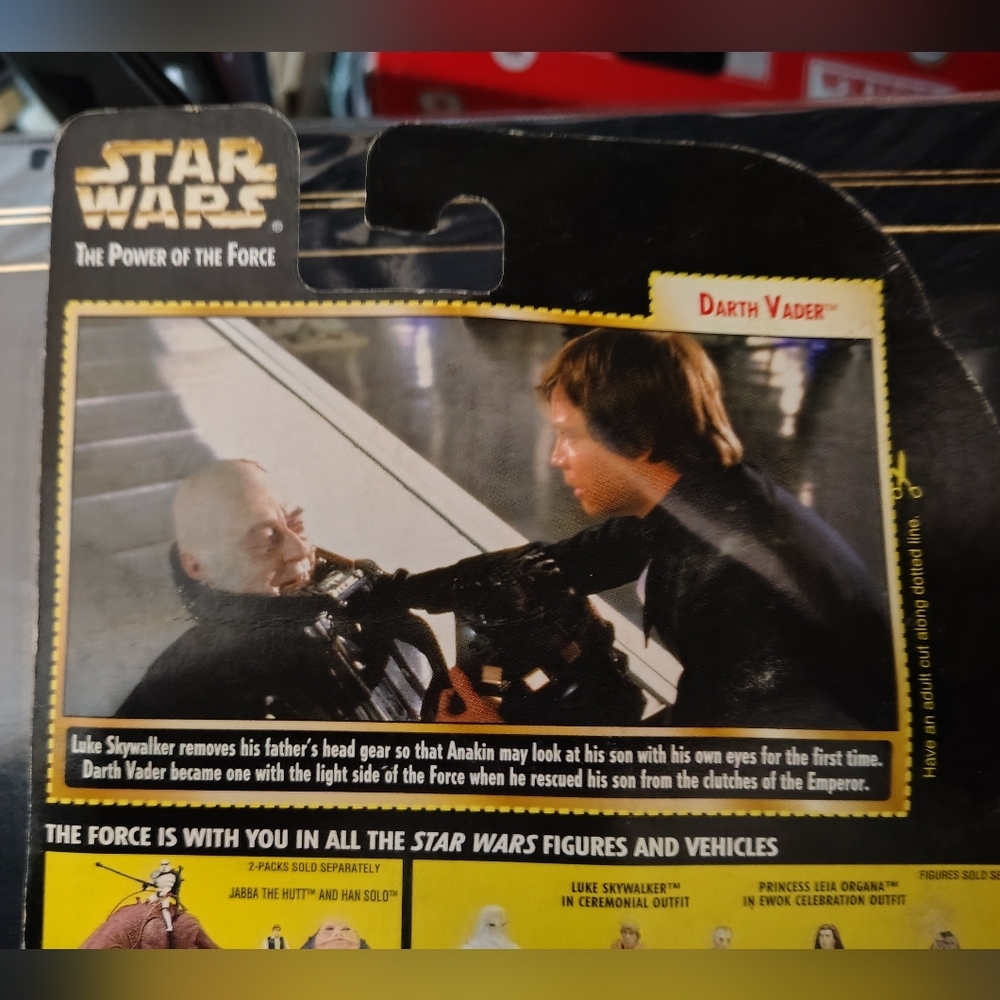 Kenner 1997 Star Wars POTF Darth Vader Removable Helmet Figure - Picture 6 of 6